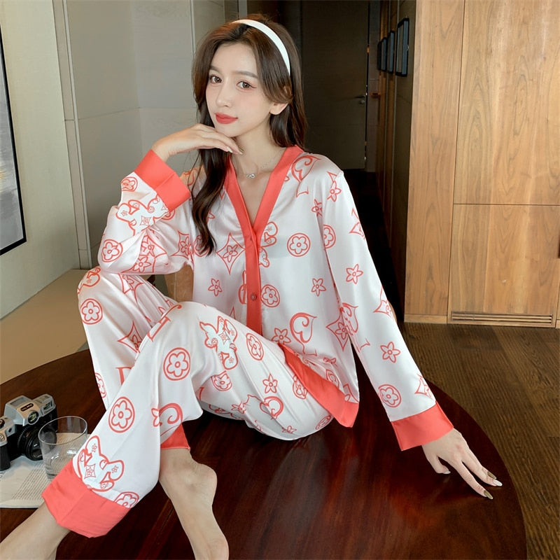 QSROCIO Women's Pajamas Set Fashion V Neck Letter Print Sleepwear Silk Like Leisure Home Clothes Nightwear
