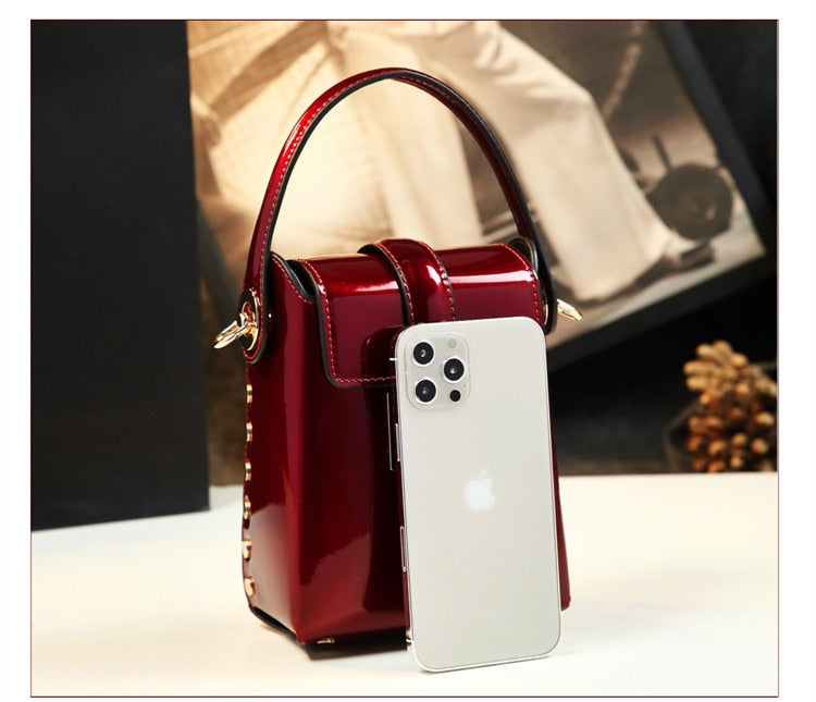 Mobile phone packages female vogue of new fund of 2022 senior feeling small bag leather coat of paint worn handbag handbag joker