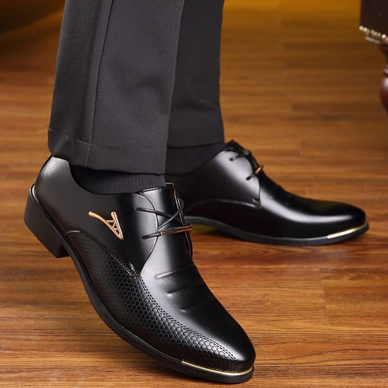 New Men Dress Shoes Men Wedding Shoes Oxfords Fashion Business Dress Men Shoes 2020 New Classic patent Leather Men&#39;s Suits Shoes