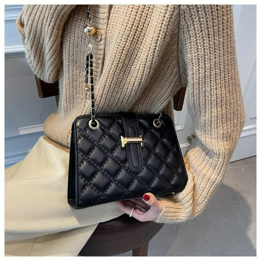 TRAVEASY2023New Bag Women&#39;s Korean Version Lingge Chain Tote Bag Fashion Small Golden Ball Single Shoulder Messenger Women&#39;s Bag