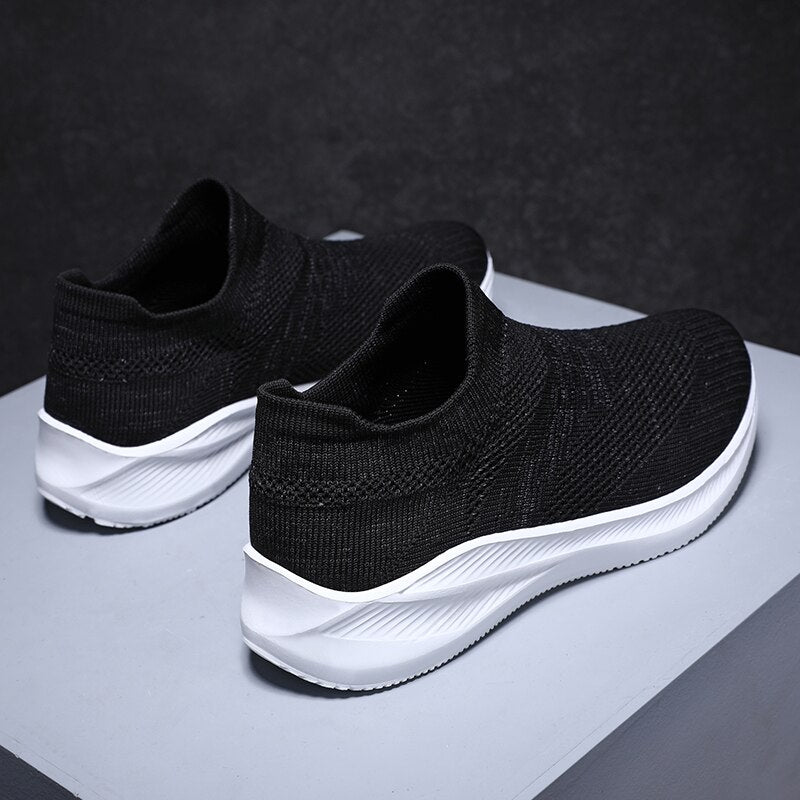 2022 Men &amp; Women walking Shoes Summer Breathable Mesh Black Shoes Light Hard-Wearing Slip on Footwear Flat Net Sneakers Canvas