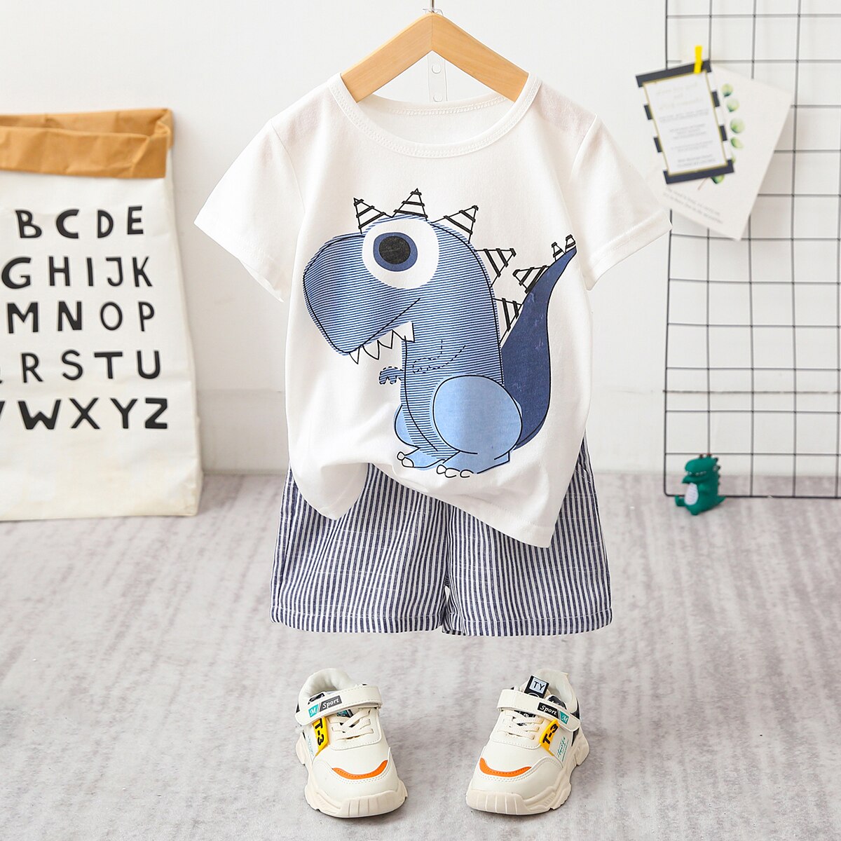 PatPat 2pcs Baby Boy Cartoon Dinosaur Print Short-sleeve T-shirt and Pinstriped Shorts Set