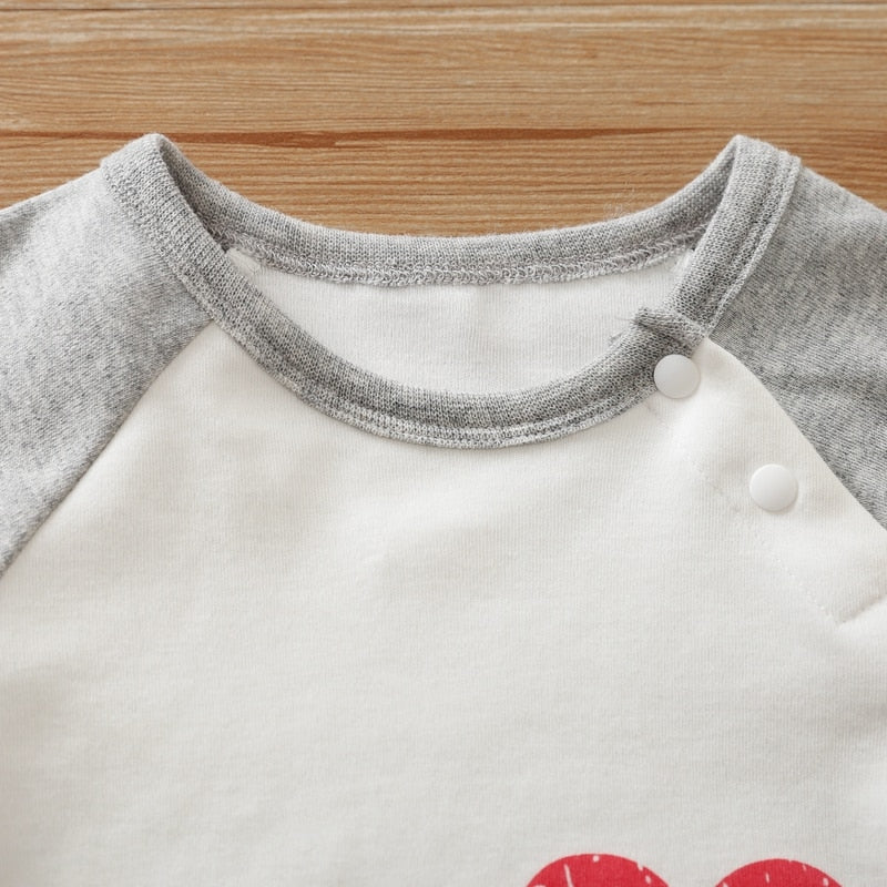 PatPat 100% Cotton Letter and Heart Print Long-sleeve Baby Jumpsuit
